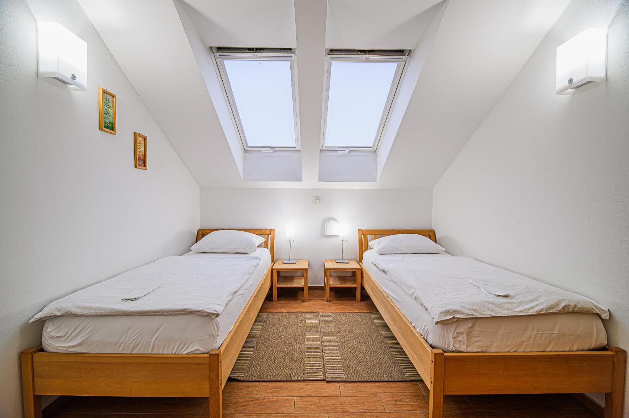 Apartments Maleric With Indoor Pool And Wellness Dragatuš Eksteriør billede