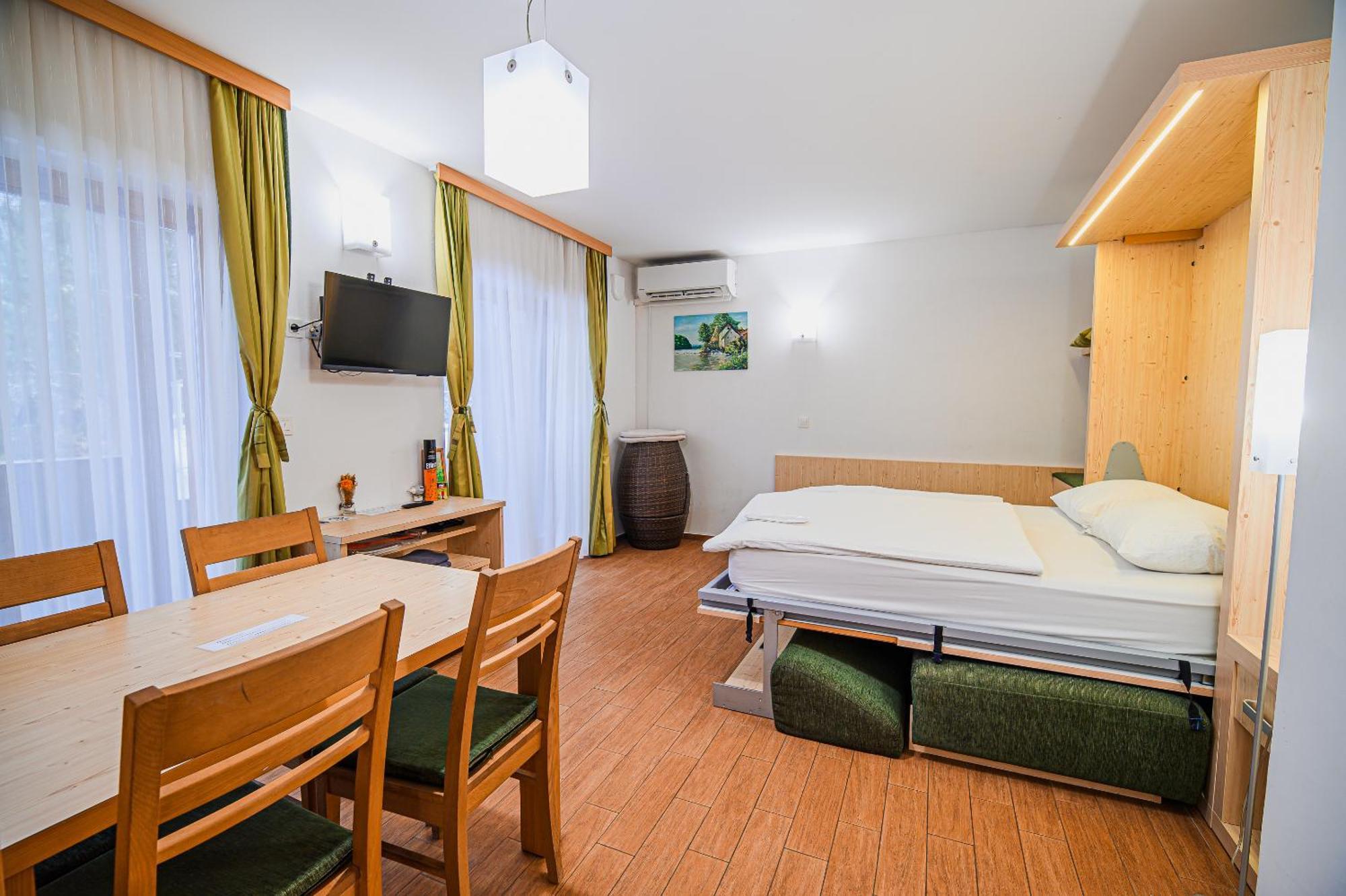 Apartments Maleric With Indoor Pool And Wellness Dragatuš Eksteriør billede