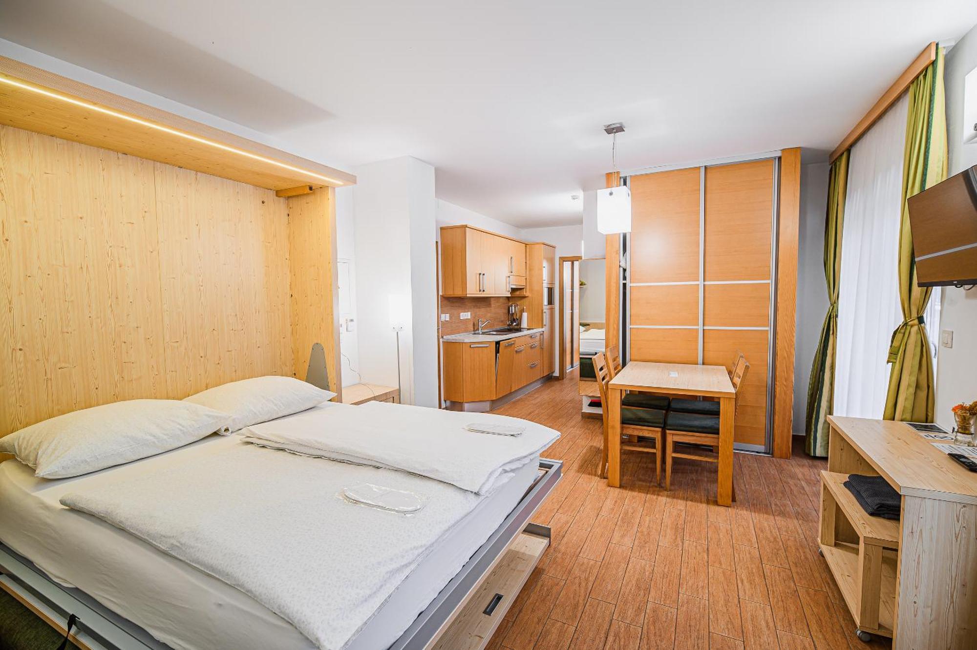 Apartments Maleric With Indoor Pool And Wellness Dragatuš Eksteriør billede