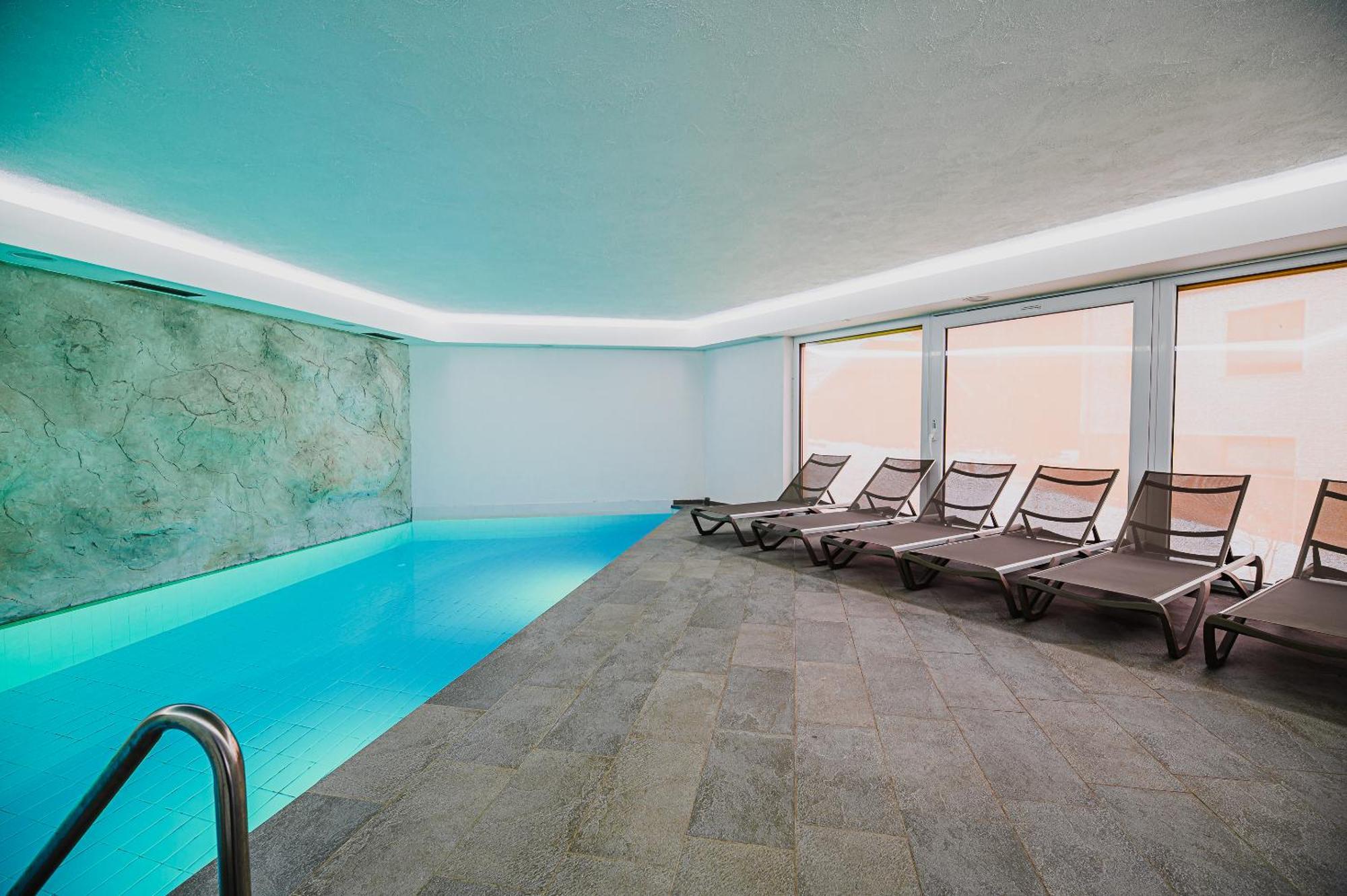Apartments Maleric With Indoor Pool And Wellness Dragatuš Eksteriør billede