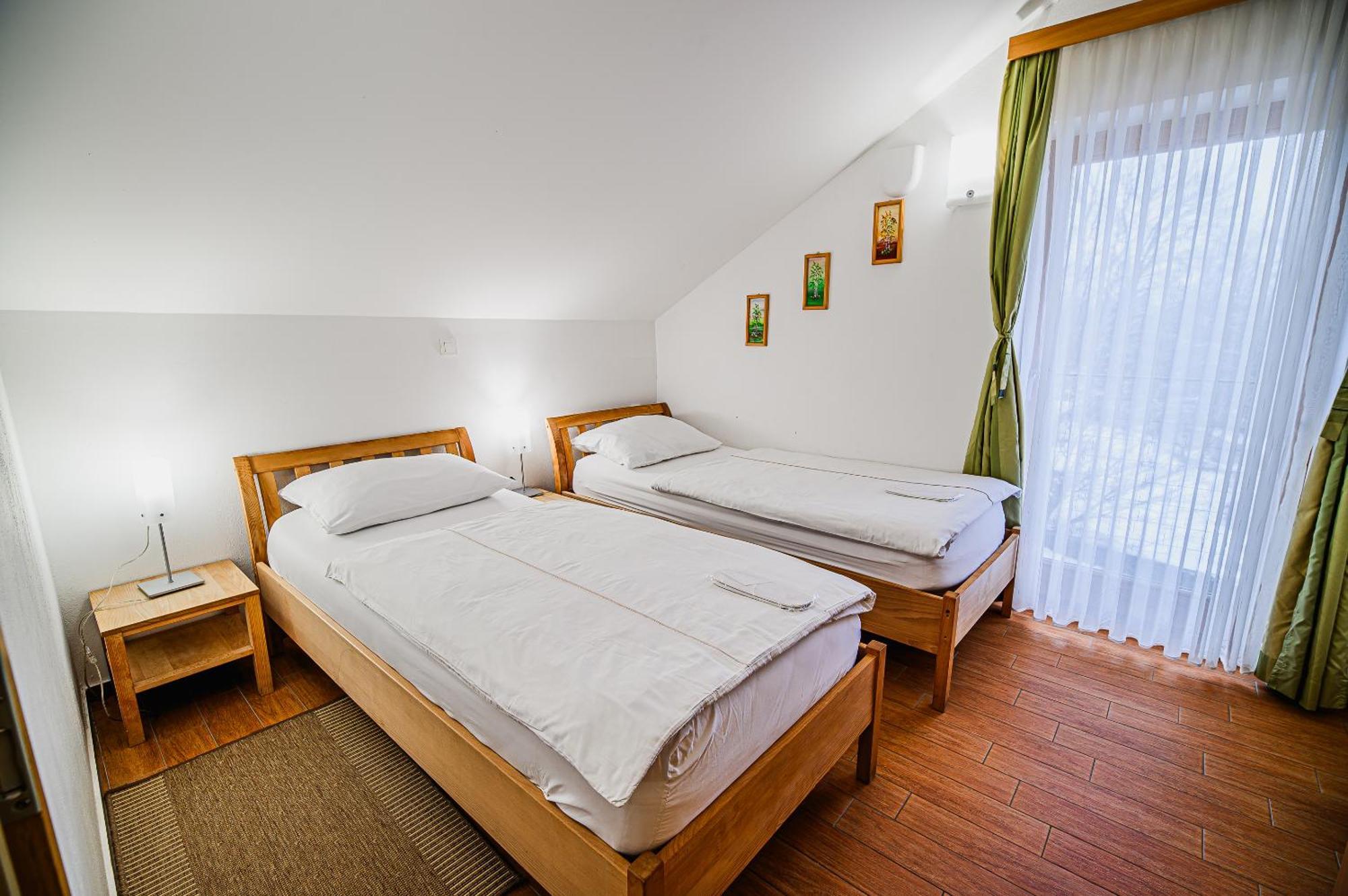 Apartments Maleric With Indoor Pool And Wellness Dragatuš Eksteriør billede
