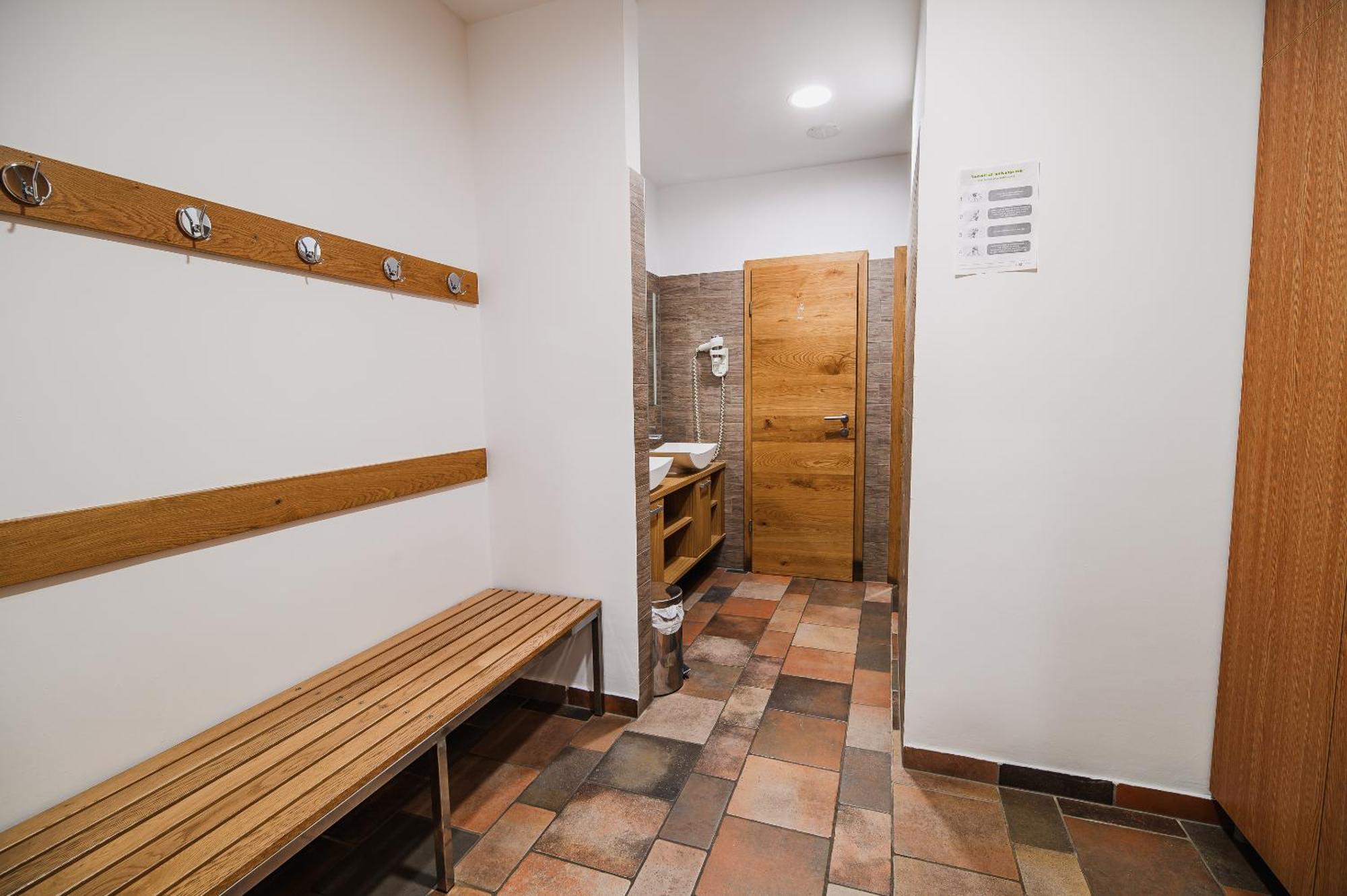 Apartments Maleric With Indoor Pool And Wellness Dragatuš Eksteriør billede