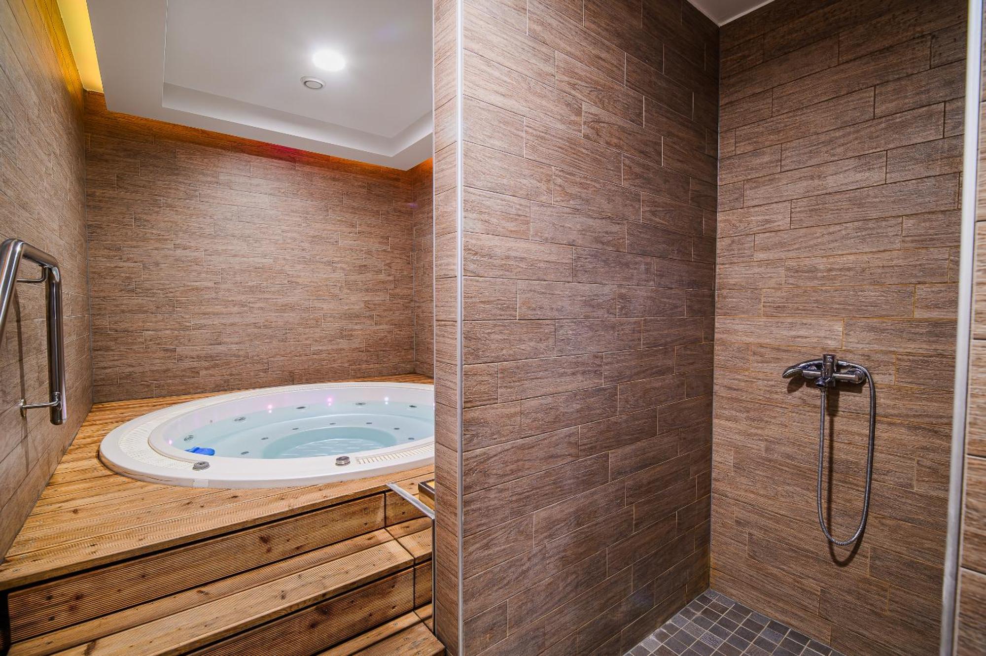 Apartments Maleric With Indoor Pool And Wellness Dragatuš Eksteriør billede